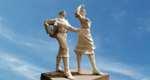 pomnik karolinki i karlika